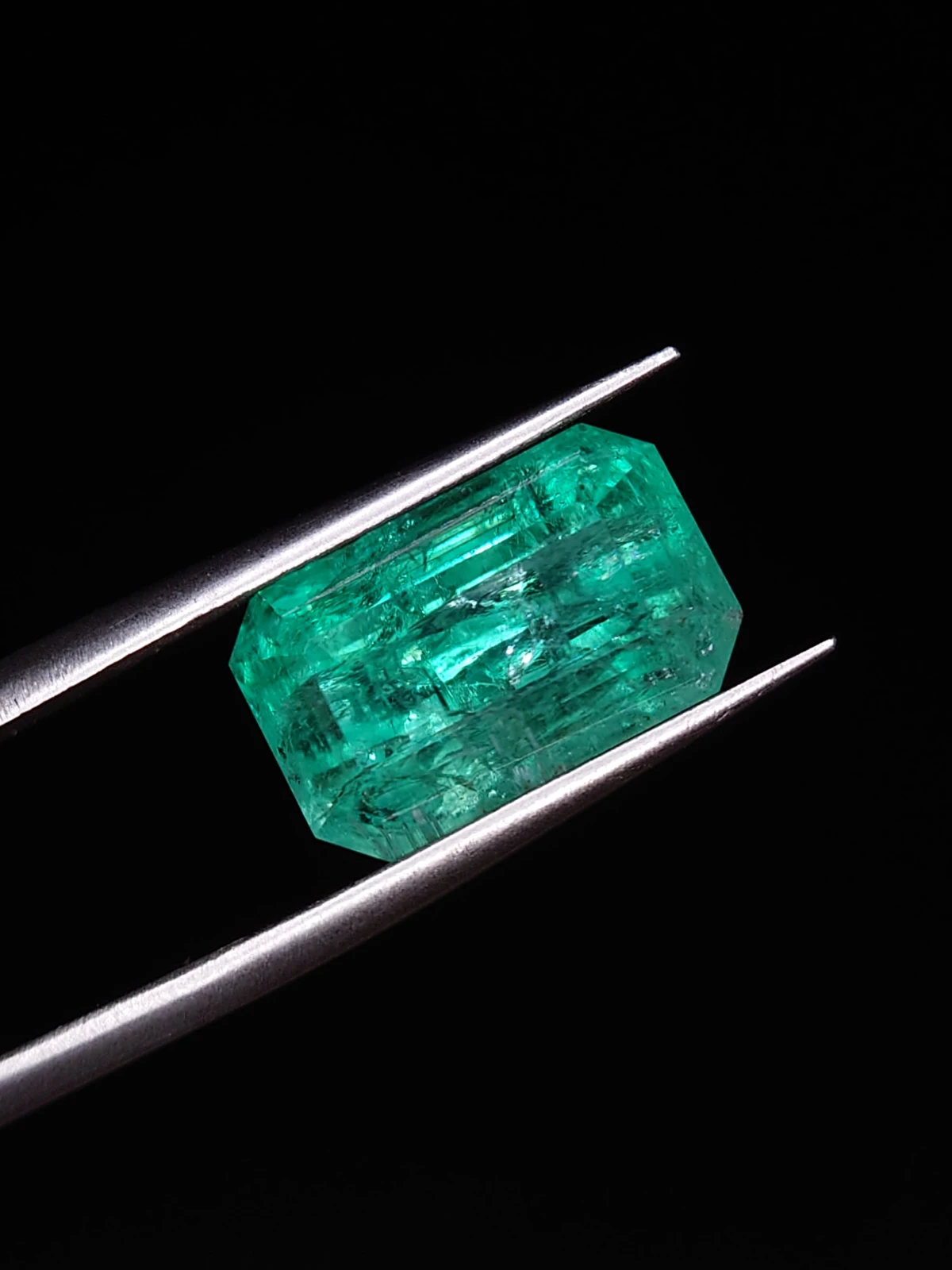7.63ct Emerald Cushion Cut Faceted Loose Gemstone From panjshir — view 1