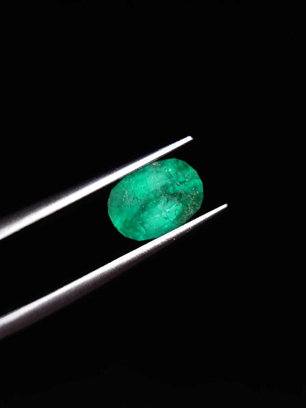 1.36ct Emerald Oval Cut Faceted Loose Gemstone From Panjshir — view 4