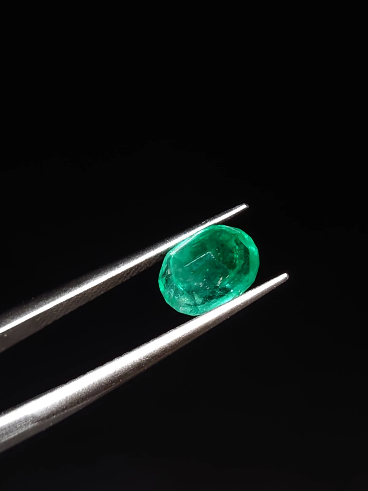 1.29ct Emerald Oval Cut Faceted Loose gemstone From Panjshir — view 2
