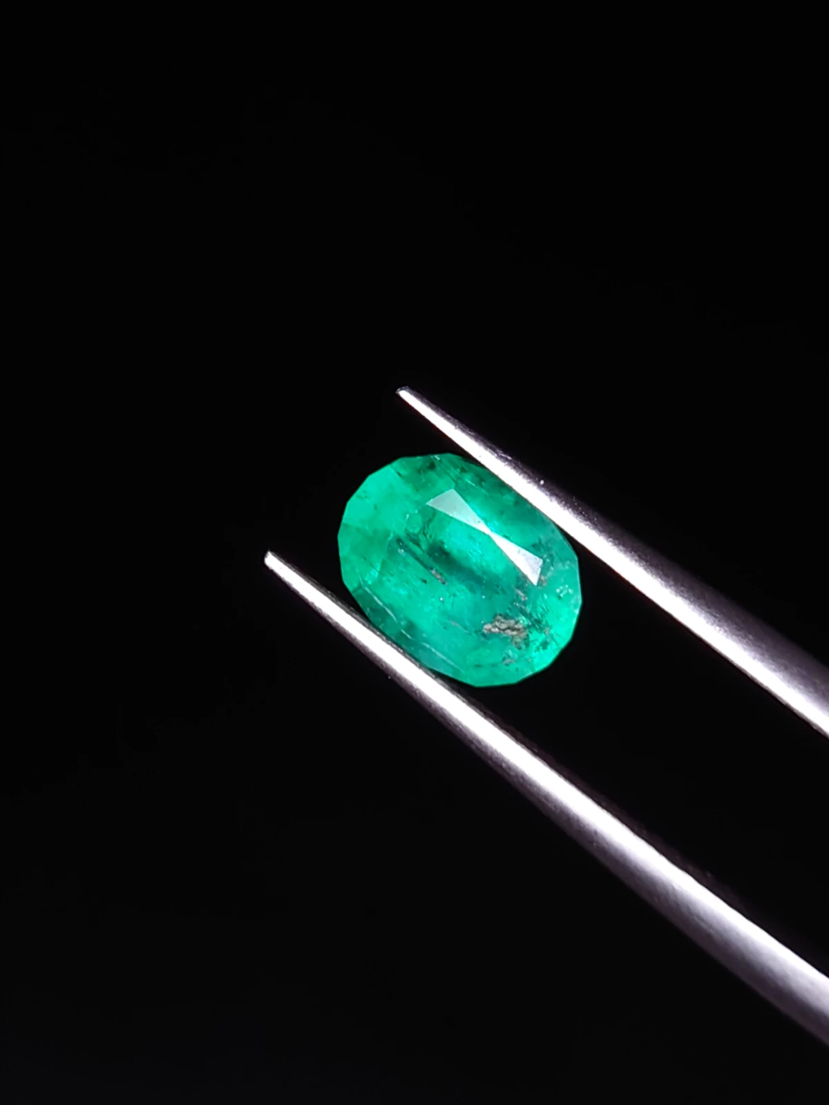 1.29ct Emerald Oval Cut Faceted Loose gemstone From Panjshir — view 3