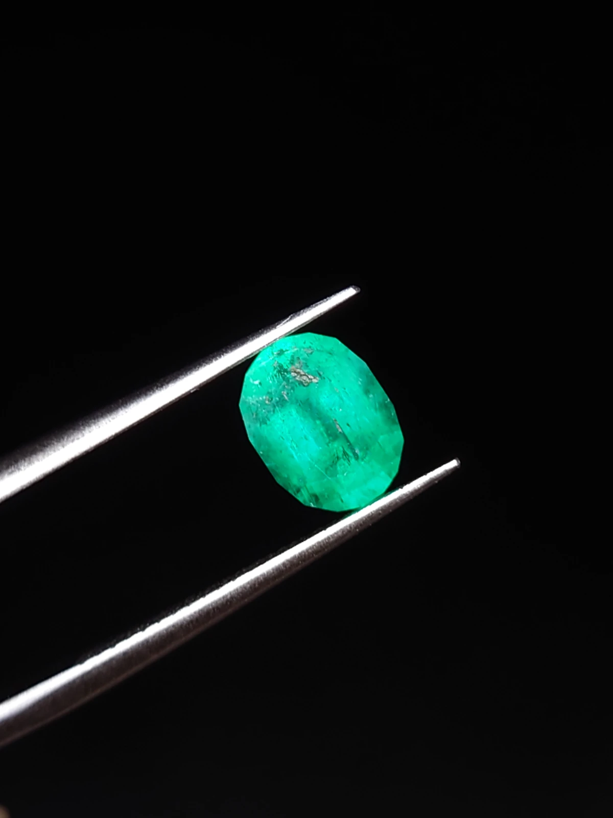1.29ct Emerald Oval Cut Faceted Loose gemstone From Panjshir — view 6