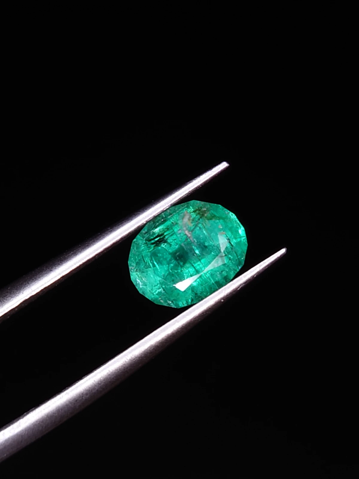 1.30ct Emerald Oval Cut Faceted Loose Gemstone From Panjshir Valley Afghanistan — view 1