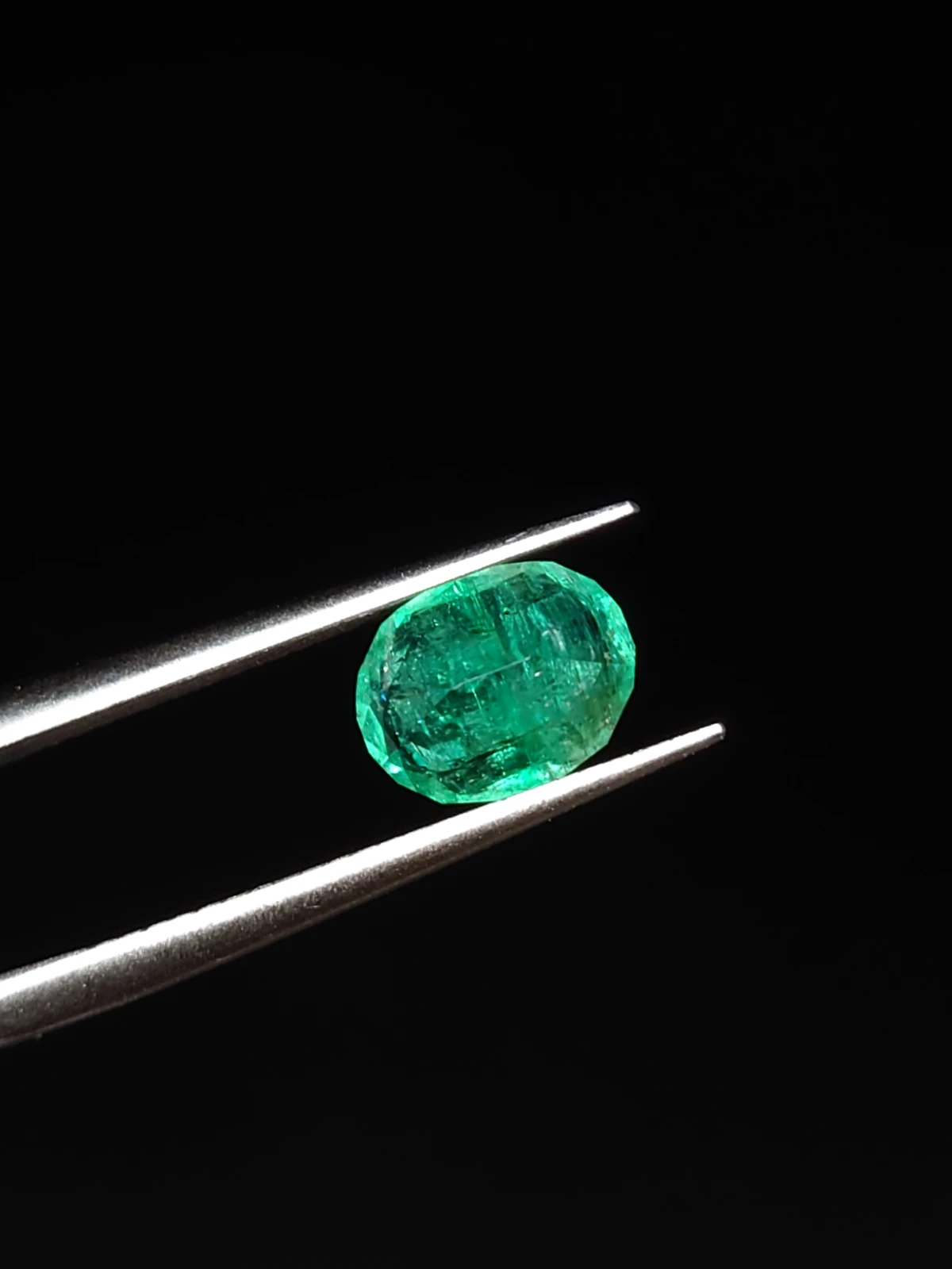 1.30ct Emerald Oval Cut Faceted Loose Gemstone From Panjshir Valley Afghanistan — view 2
