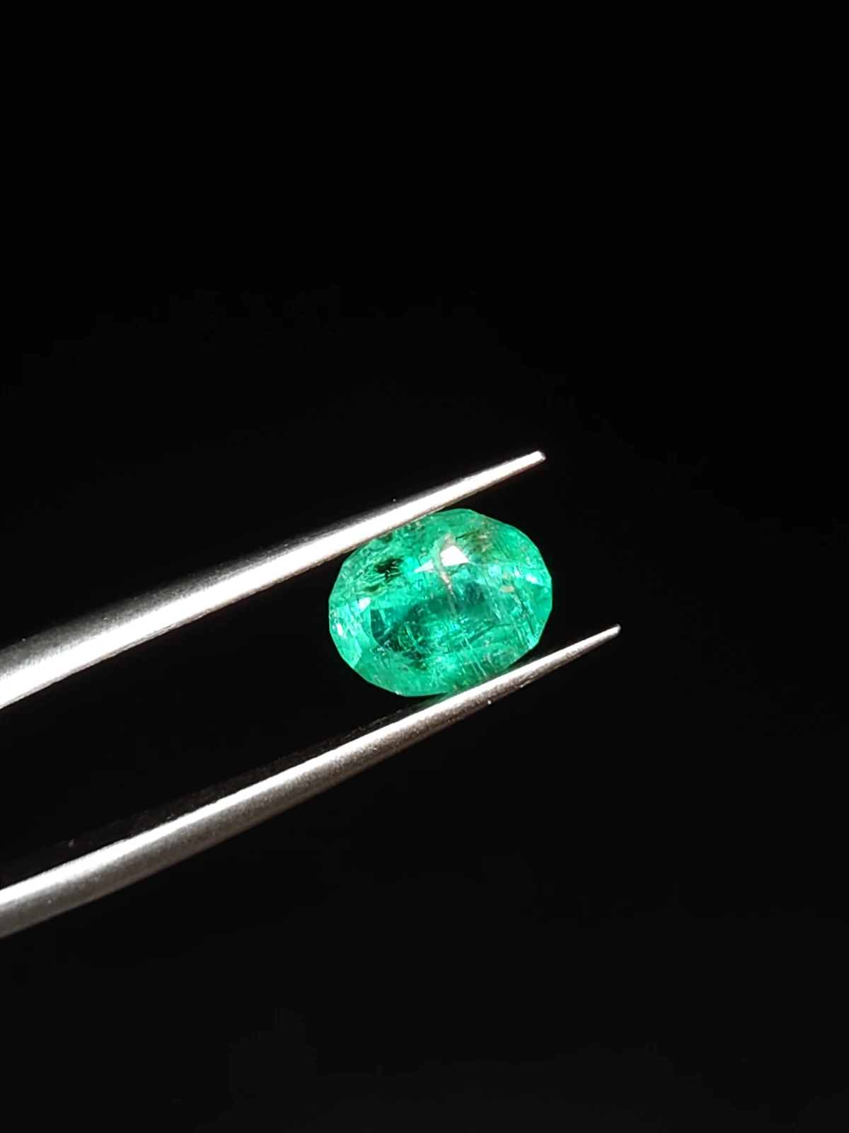 1.30ct Emerald Oval Cut Faceted Loose Gemstone From Panjshir Valley Afghanistan — view 3