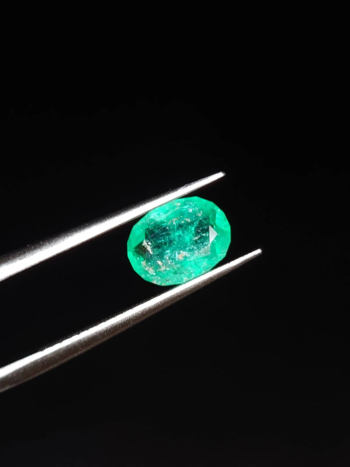 1.17ct Emerald Oval Cut Faceted Loose Gemstone From Panjshir Valley Afghanistan — view 2