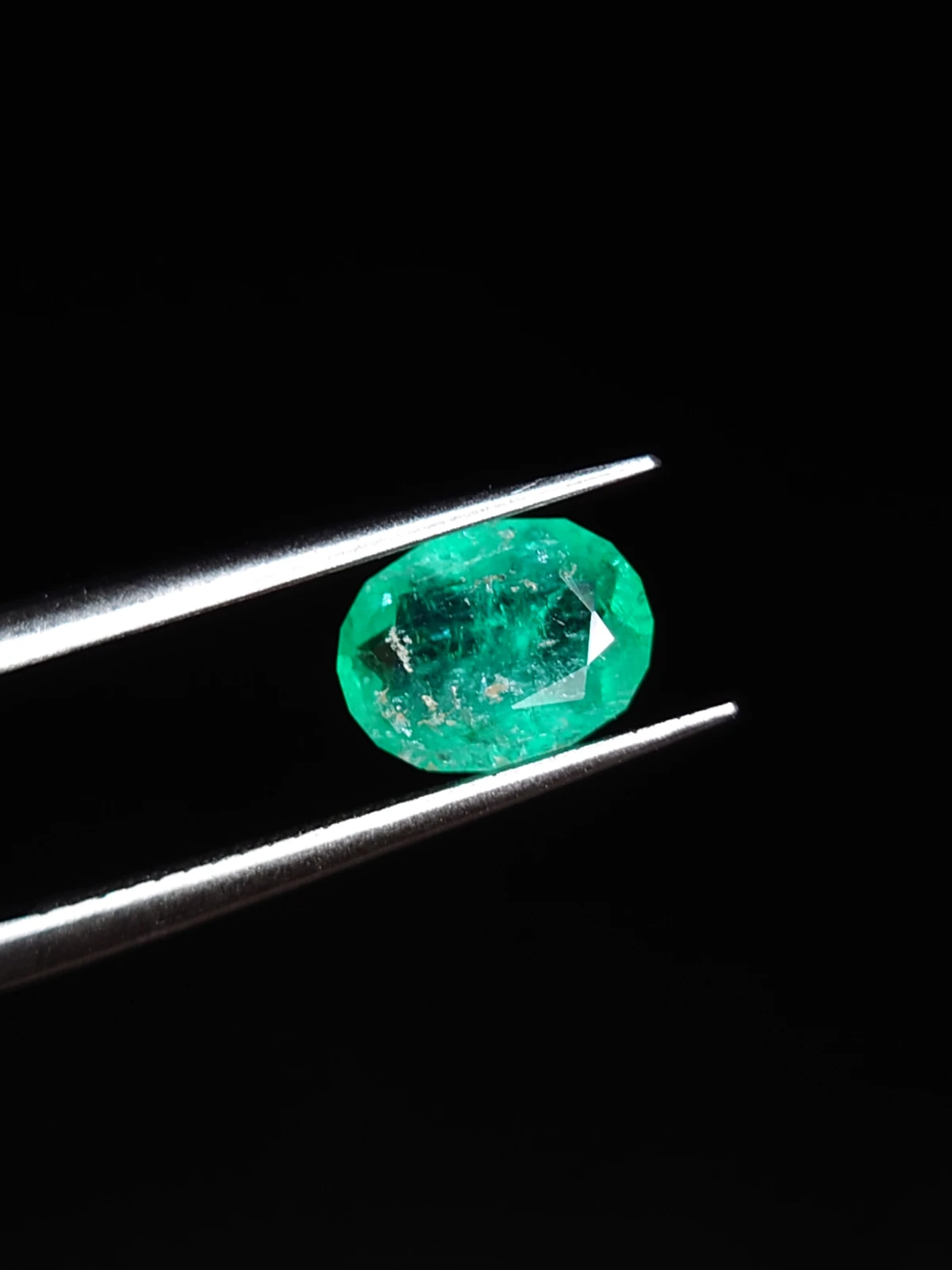 1.17ct Emerald Oval Cut Faceted Loose Gemstone From Panjshir Valley Afghanistan — view 4
