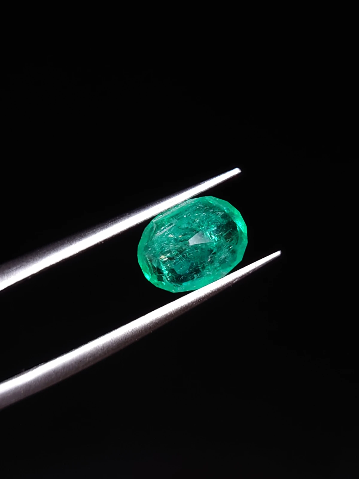 1.17ct Emerald Oval Cut Faceted Loose Gemstone From Panjshir Valley Afghanistan — view 7