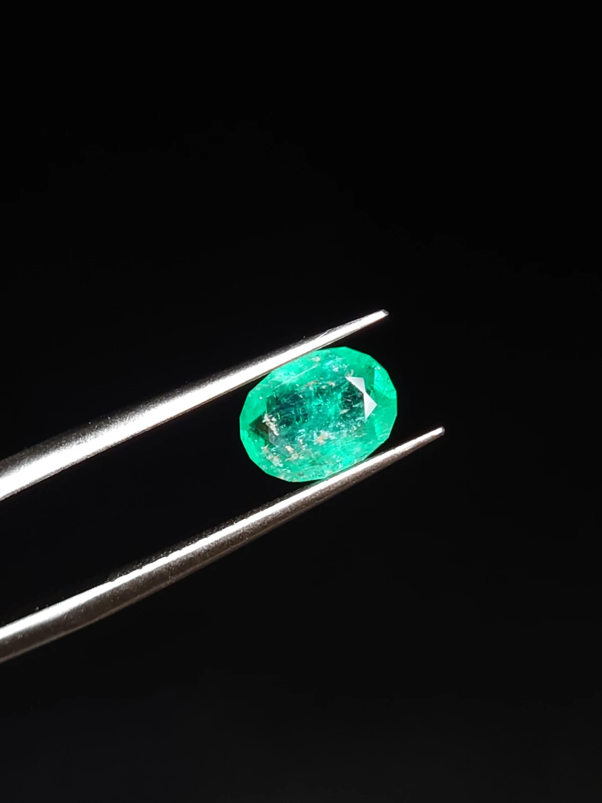 1.17ct Emerald Oval Cut Faceted Loose Gemstone From Panjshir Valley Afghanistan — view 3