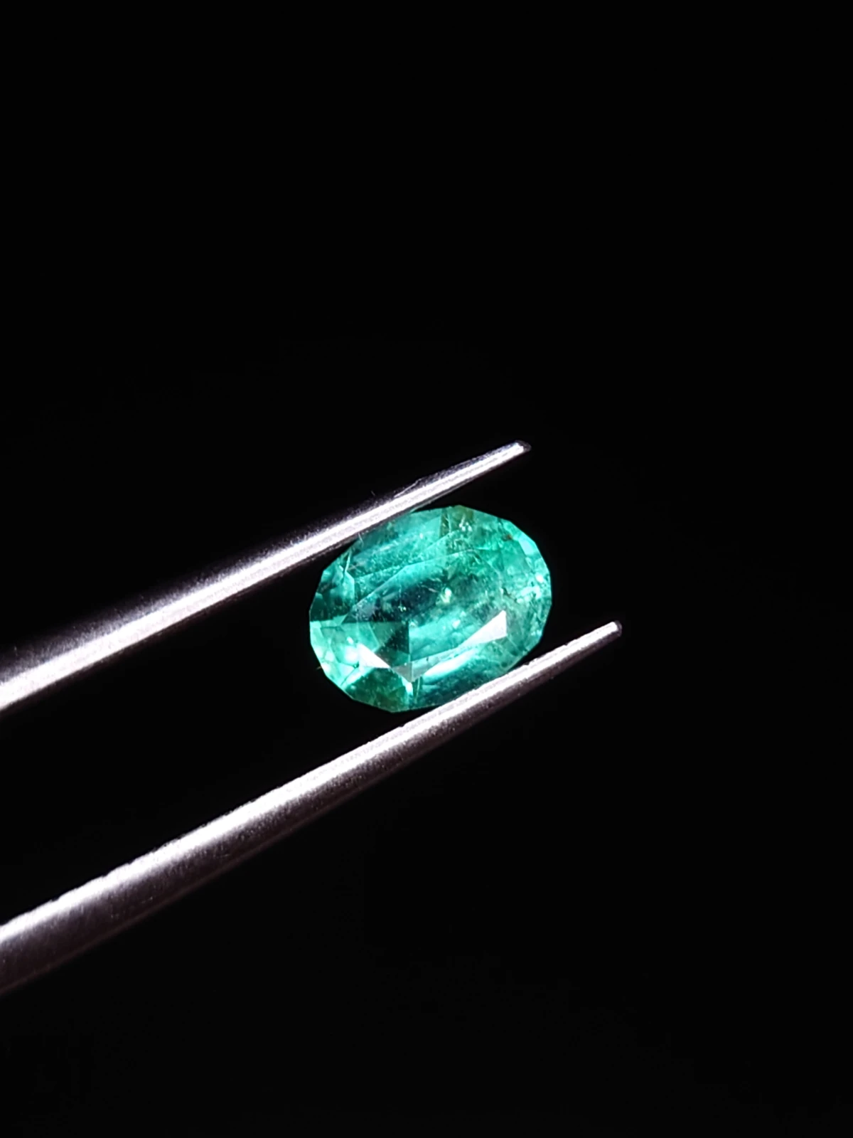 0.54ct Emerald Oval Cut Faceted Loose Gemstone From Panjshir Valley Afghanistan — view 1