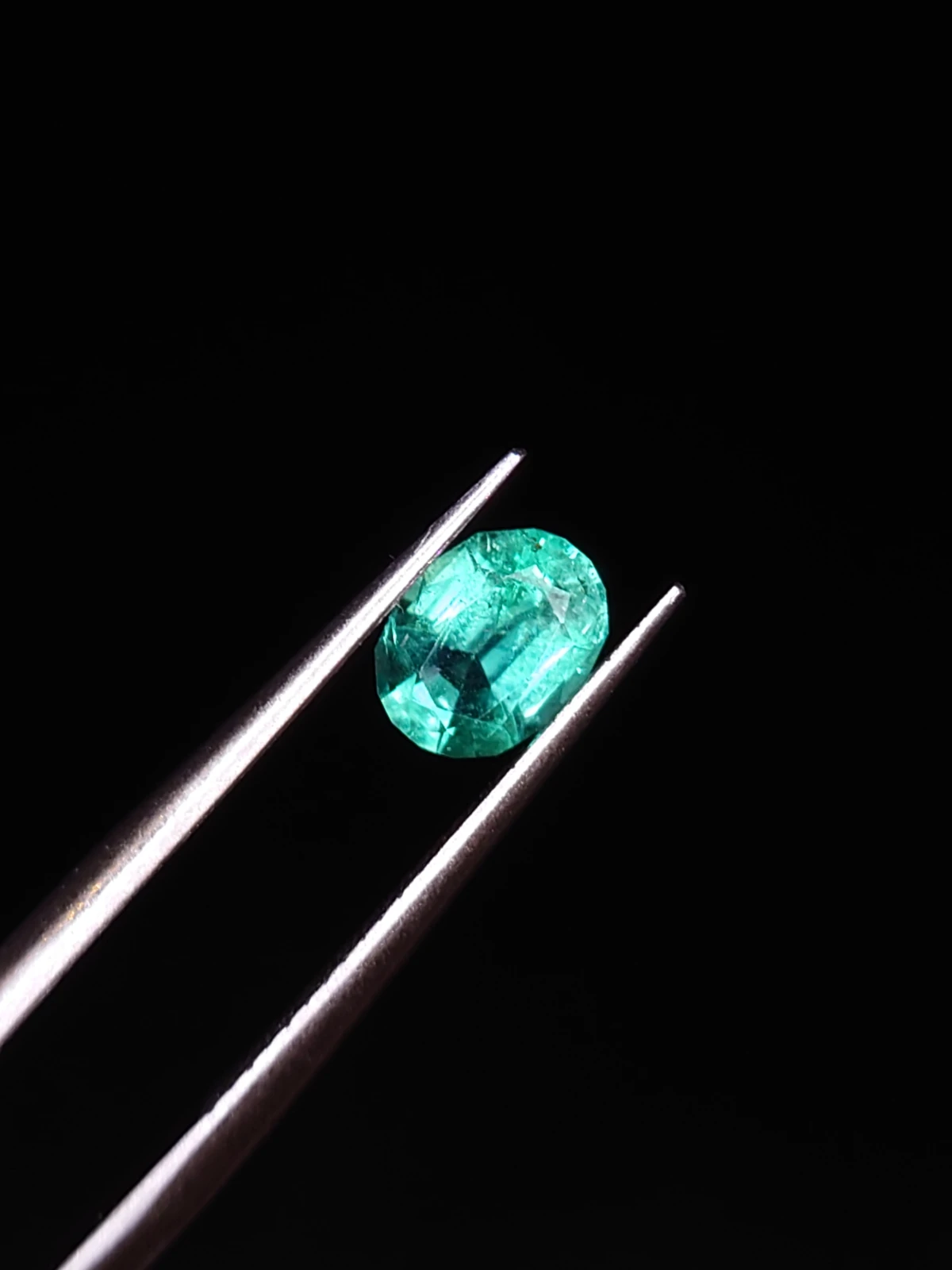 0.54ct Emerald Oval Cut Faceted Loose Gemstone From Panjshir Valley Afghanistan — view 3