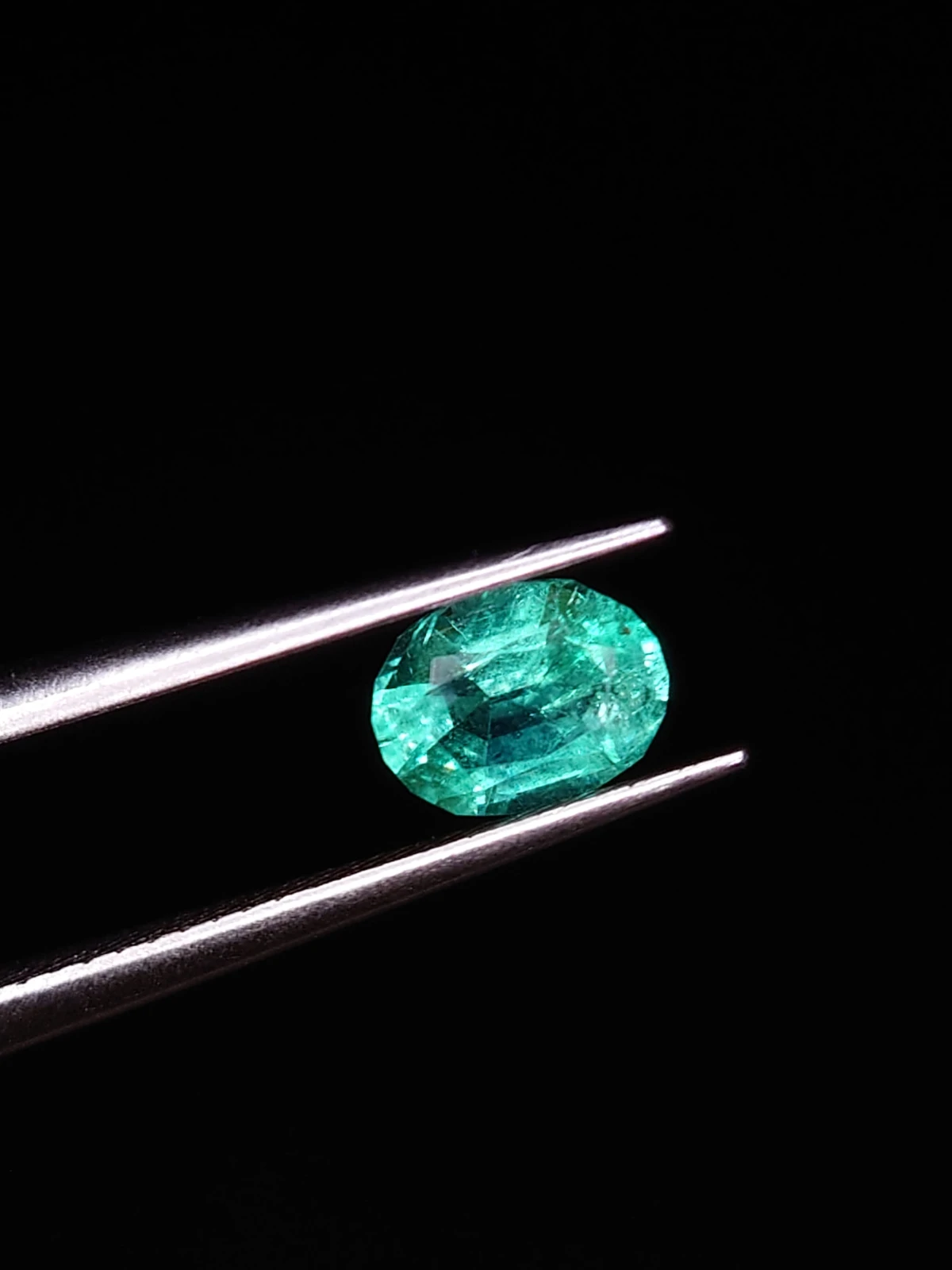 0.54ct Emerald Oval Cut Faceted Loose Gemstone From Panjshir Valley Afghanistan — view 7