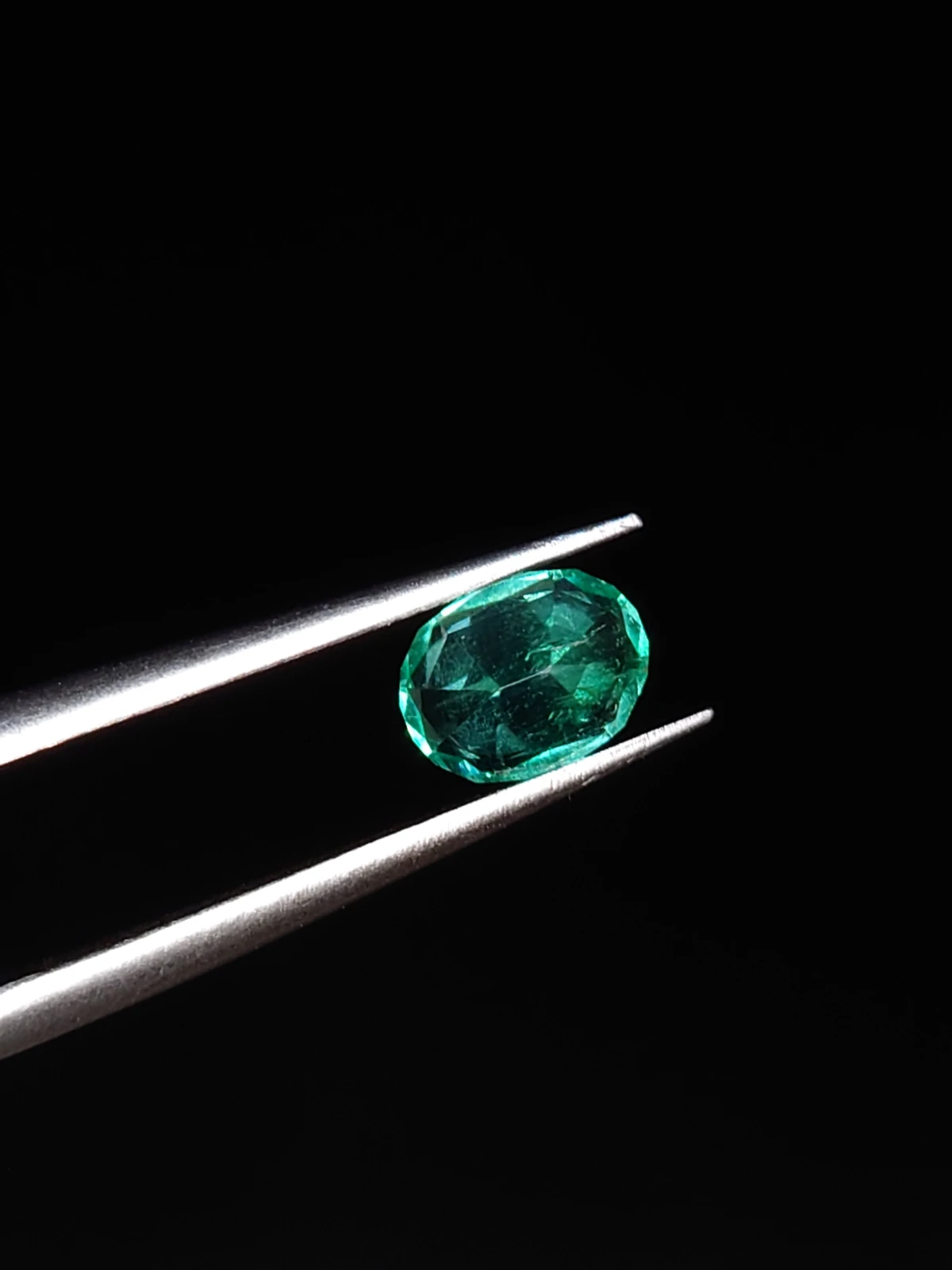0.54ct Emerald Oval Cut Faceted Loose Gemstone From Panjshir Valley Afghanistan — view 2