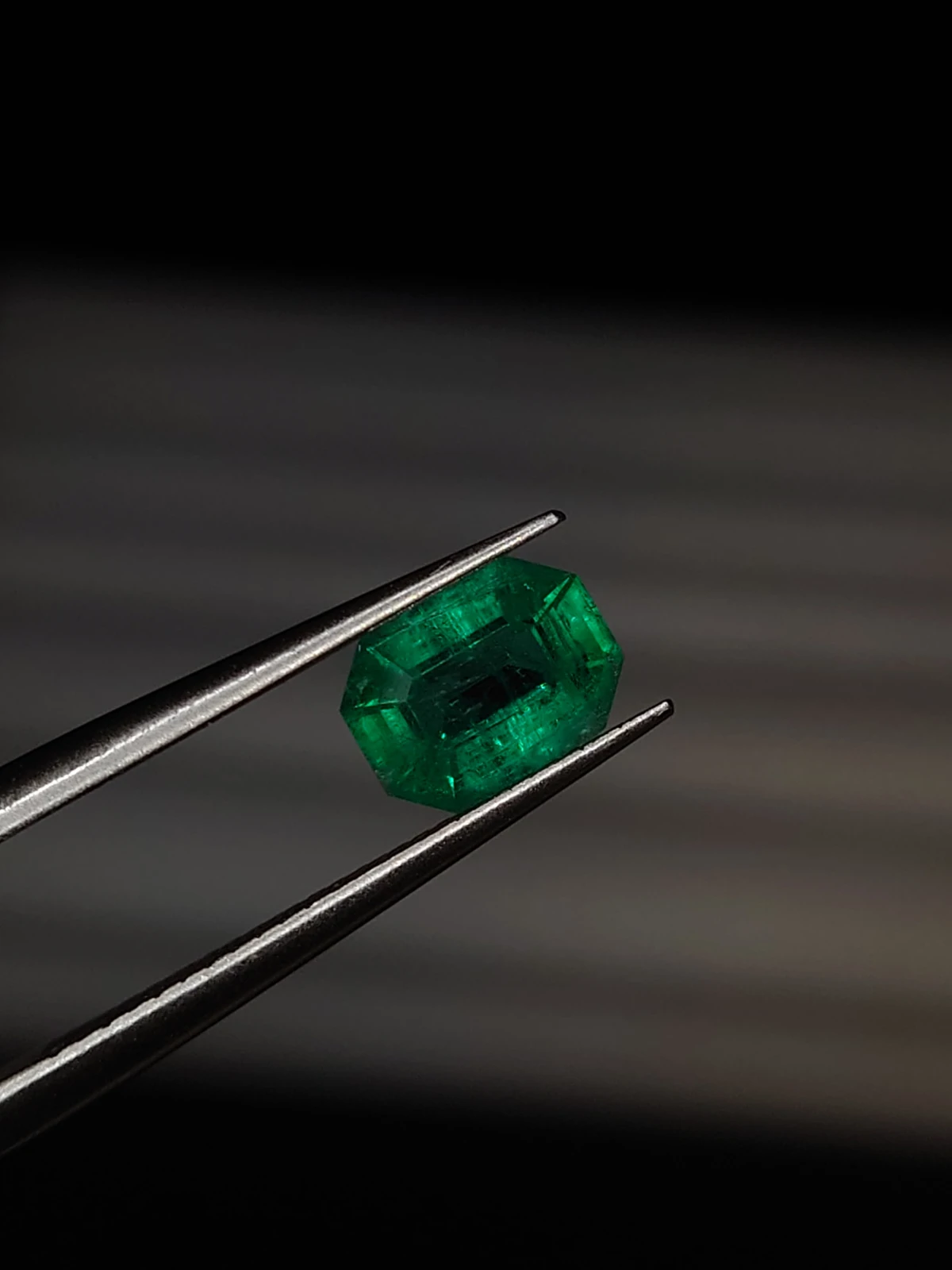 0.91ct Emerald Ocatgona Cut Faceted Loose Gemstone From Panjshir Valley Afghanistan — view 1