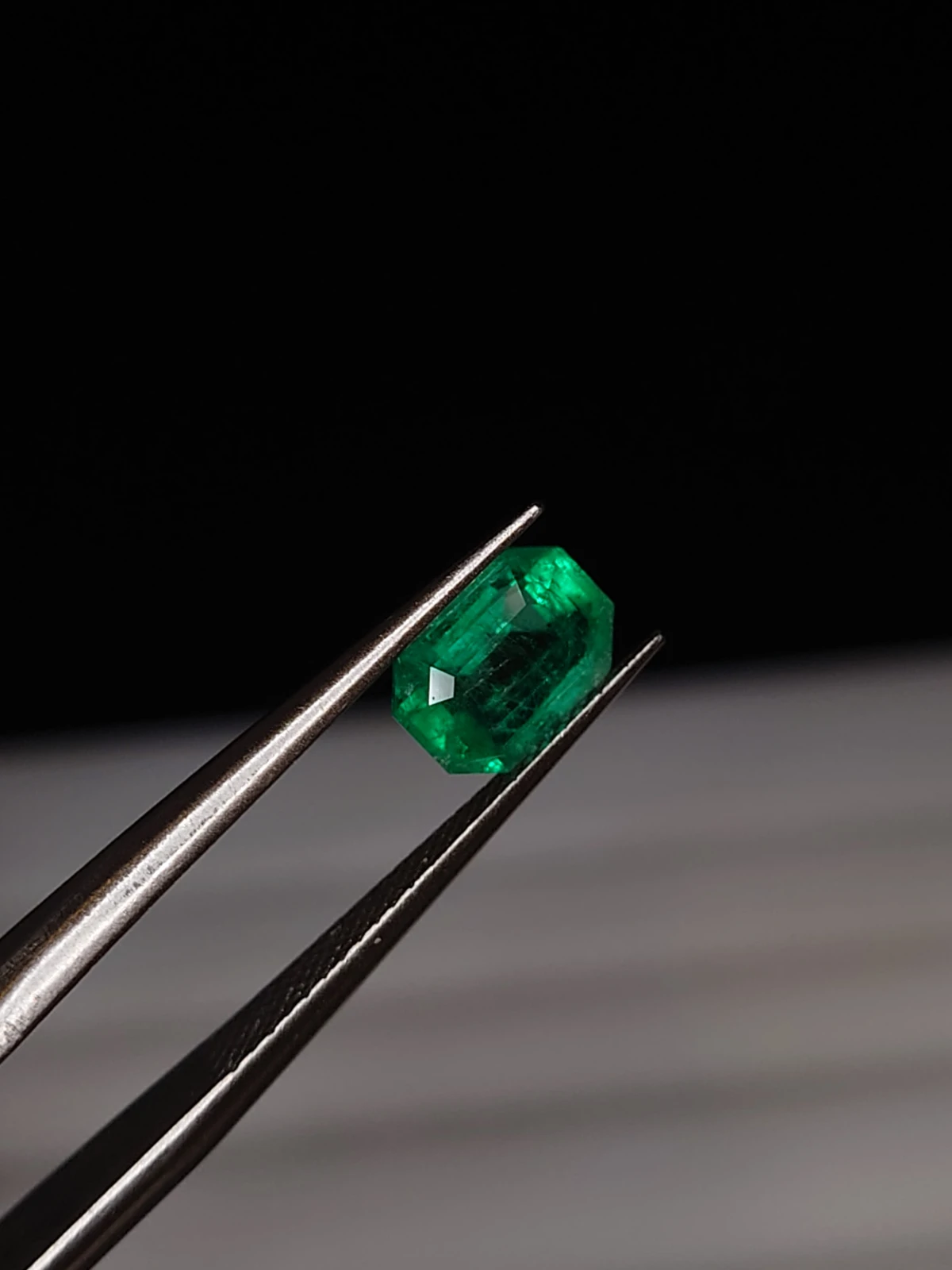 0.91ct Emerald Ocatgona Cut Faceted Loose Gemstone From Panjshir Valley Afghanistan — view 2