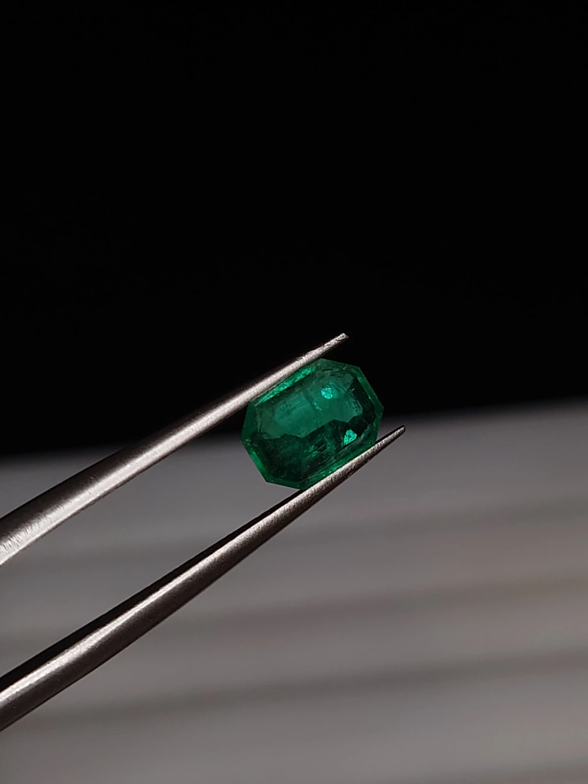 0.91ct Emerald Ocatgona Cut Faceted Loose Gemstone From Panjshir Valley Afghanistan — view 3