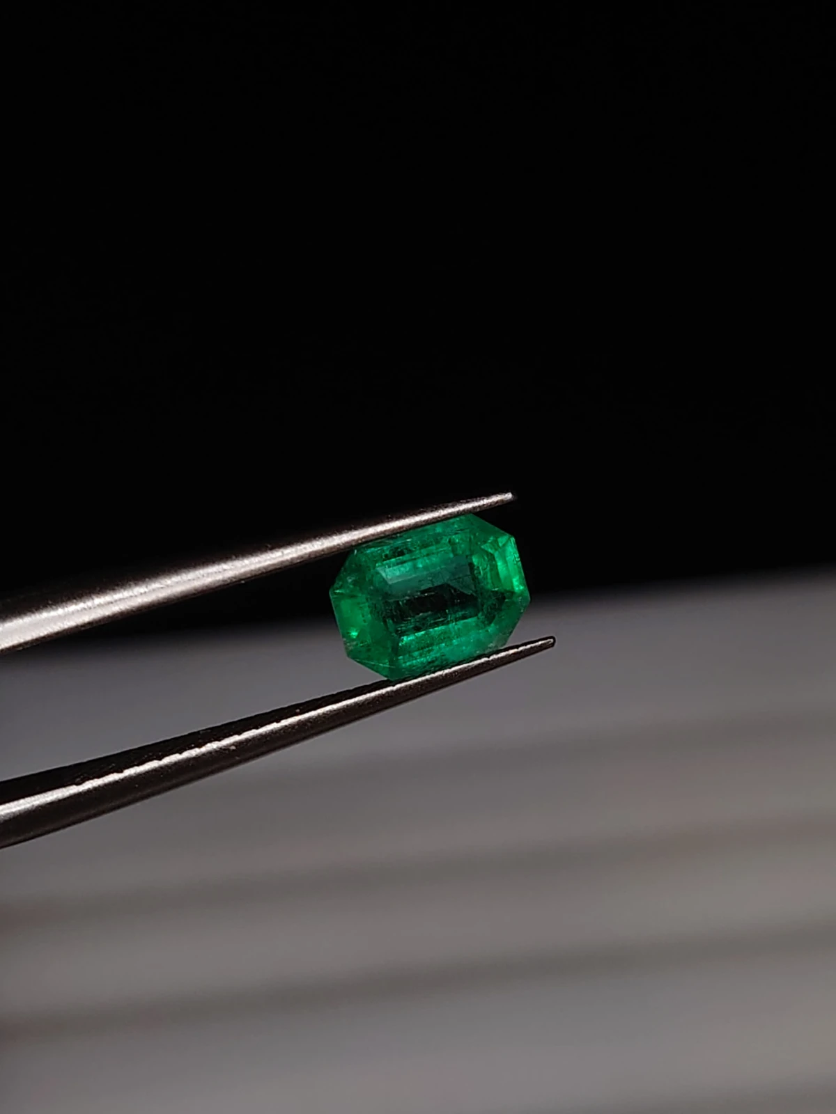 0.91ct Emerald Ocatgona Cut Faceted Loose Gemstone From Panjshir Valley Afghanistan — view 4