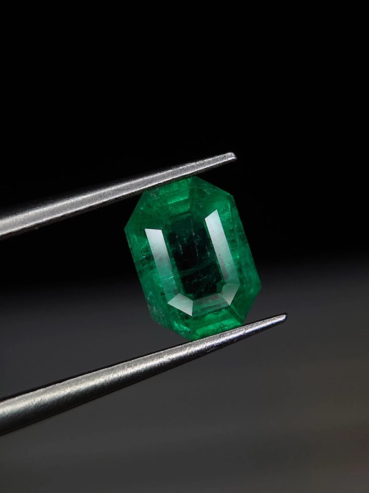 0.91ct Emerald Ocatgona Cut Faceted Loose Gemstone From Panjshir Valley Afghanistan — view 5