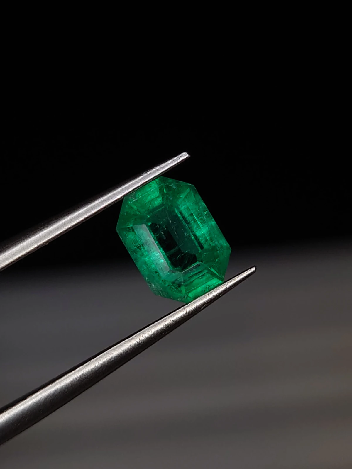 0.91ct Emerald Ocatgona Cut Faceted Loose Gemstone From Panjshir Valley Afghanistan — view 6