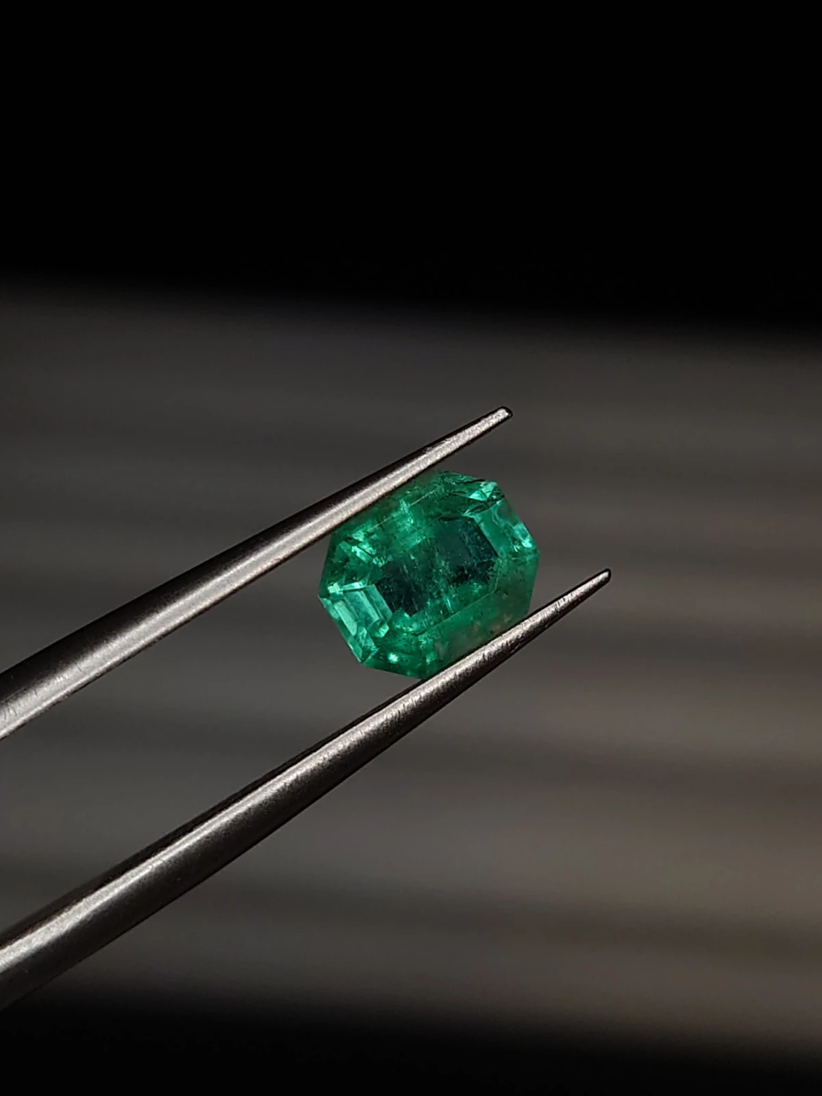 0.90ct Emerald Octagon Cut Faceted Loose Gemstone From Panjshir Valley Afghanistan — view 1