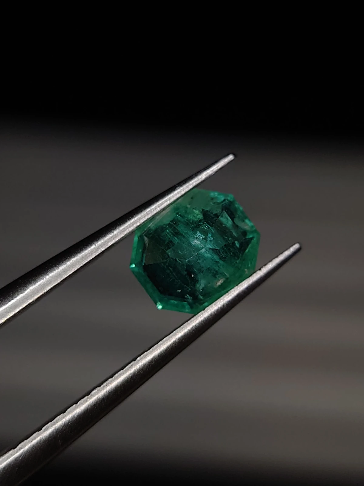 0.90ct Emerald Octagon Cut Faceted Loose Gemstone From Panjshir Valley Afghanistan — view 2