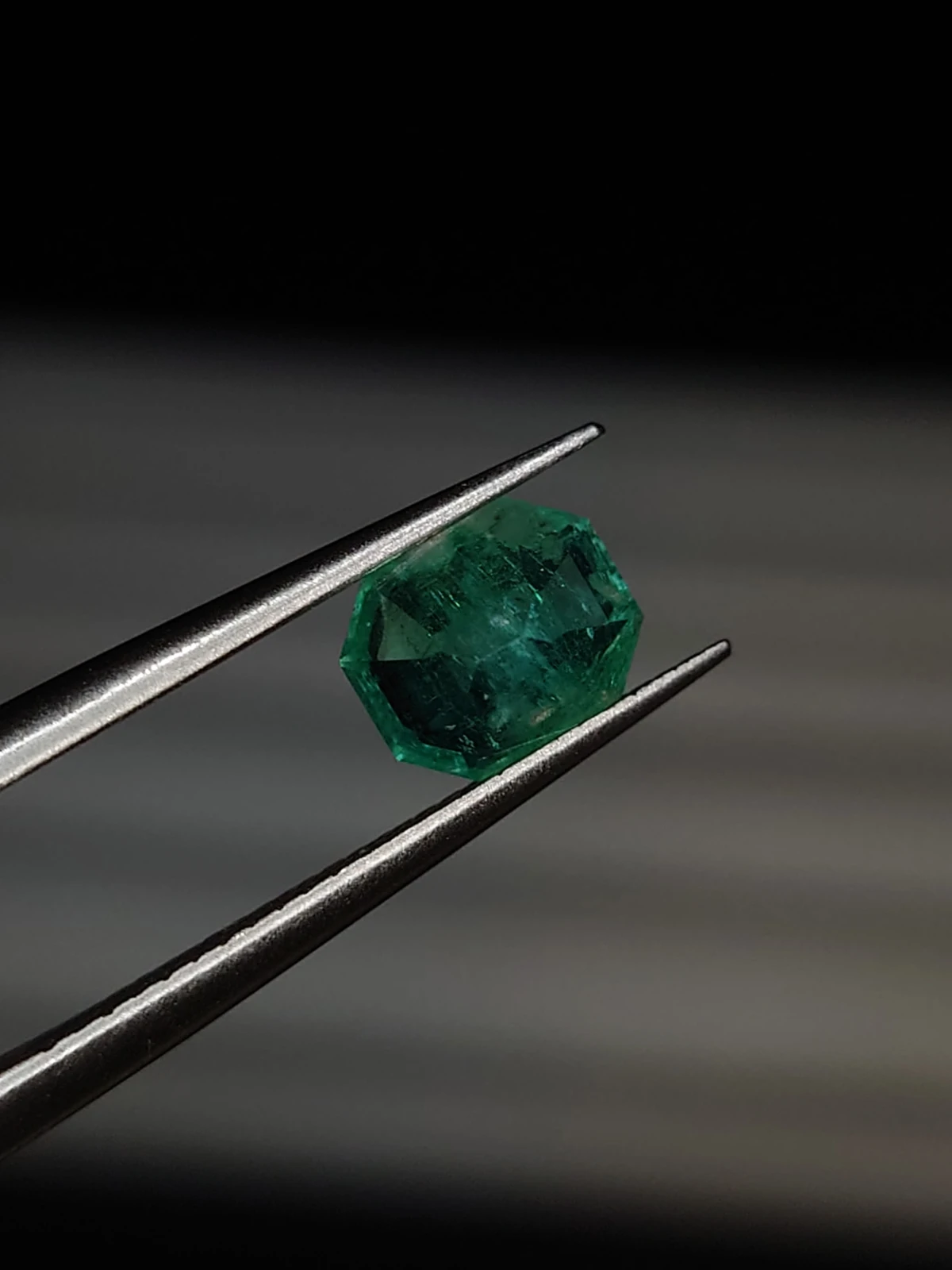 0.90ct Emerald Octagon Cut Faceted Loose Gemstone From Panjshir Valley Afghanistan — view 3