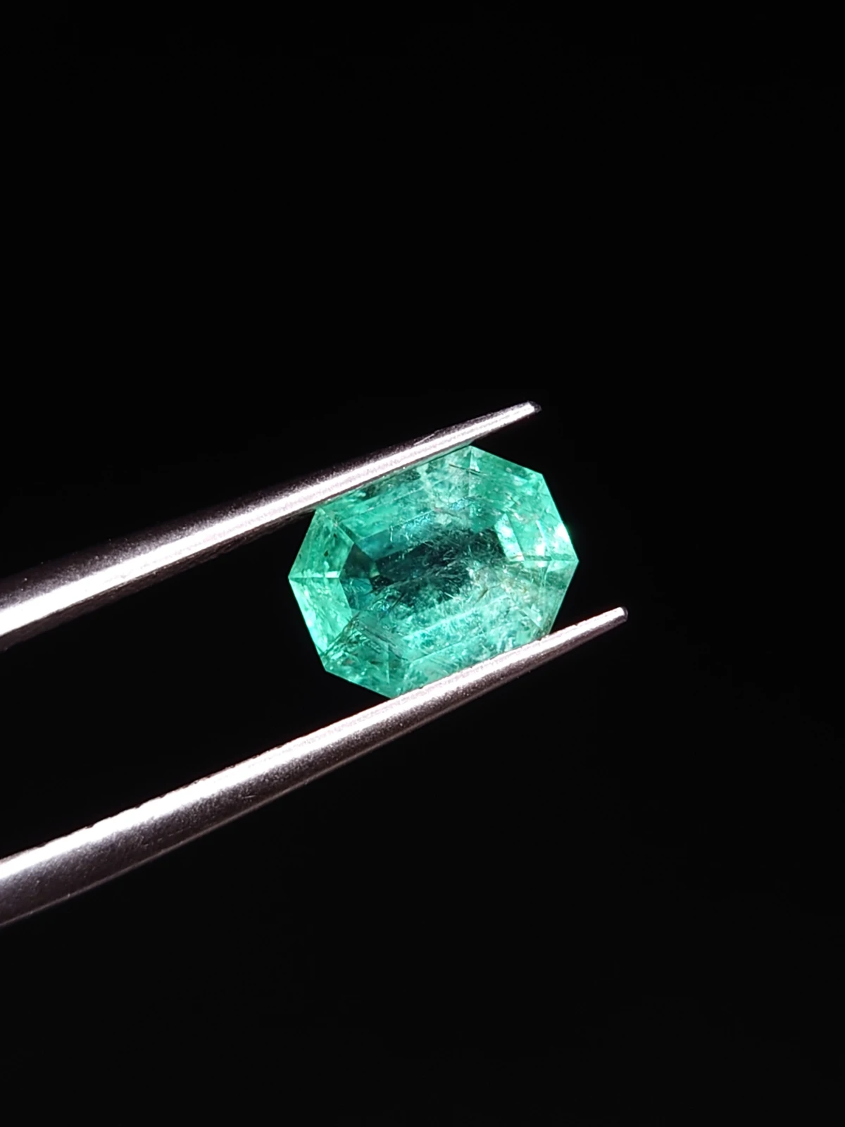 1.34ct Emerald Faceted Loose Gemstone From Panjshir Valley Afghanistan — view 3