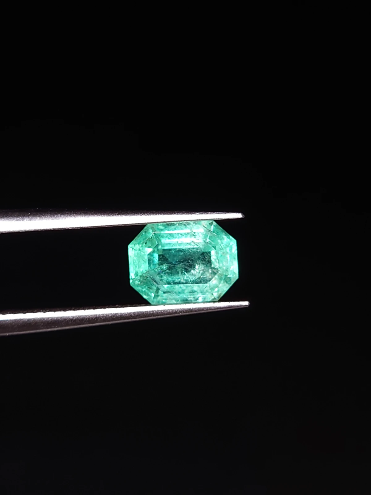 1.34ct Emerald Faceted Loose Gemstone From Panjshir Valley Afghanistan — view 4