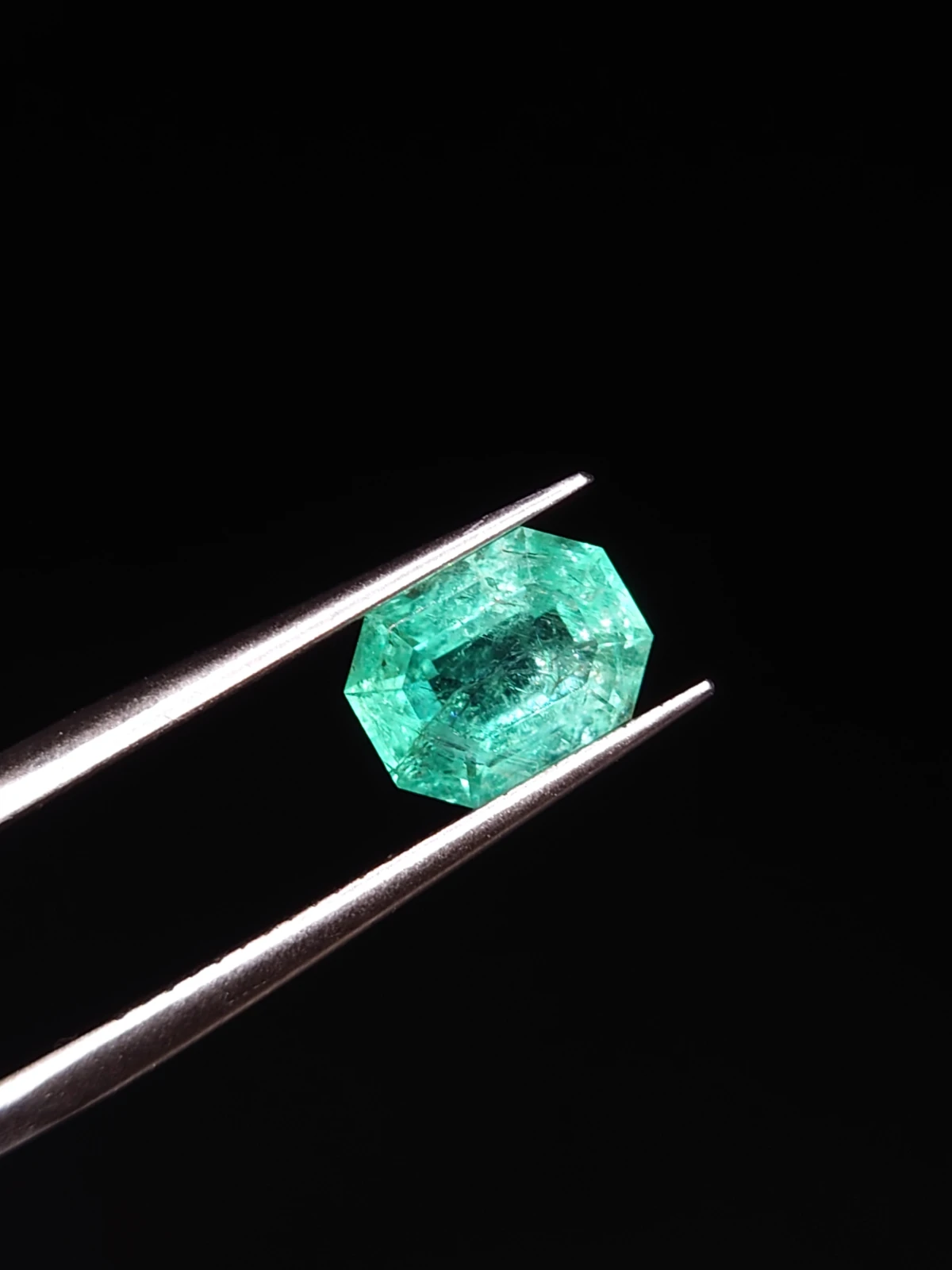 1.34ct Emerald Faceted Loose Gemstone From Panjshir Valley Afghanistan — view 5