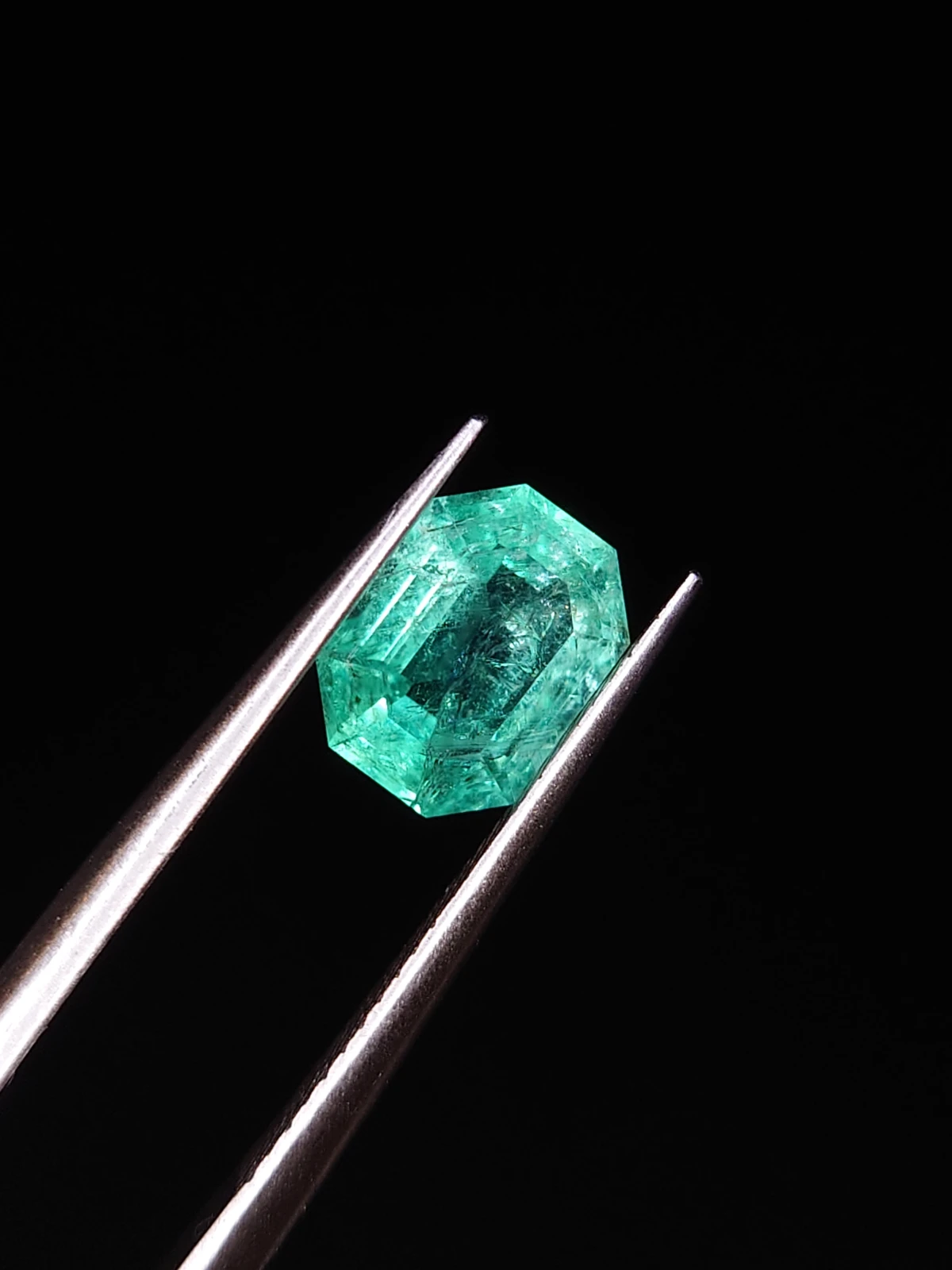 1.34ct Emerald Faceted Loose Gemstone From Panjshir Valley Afghanistan — view 6