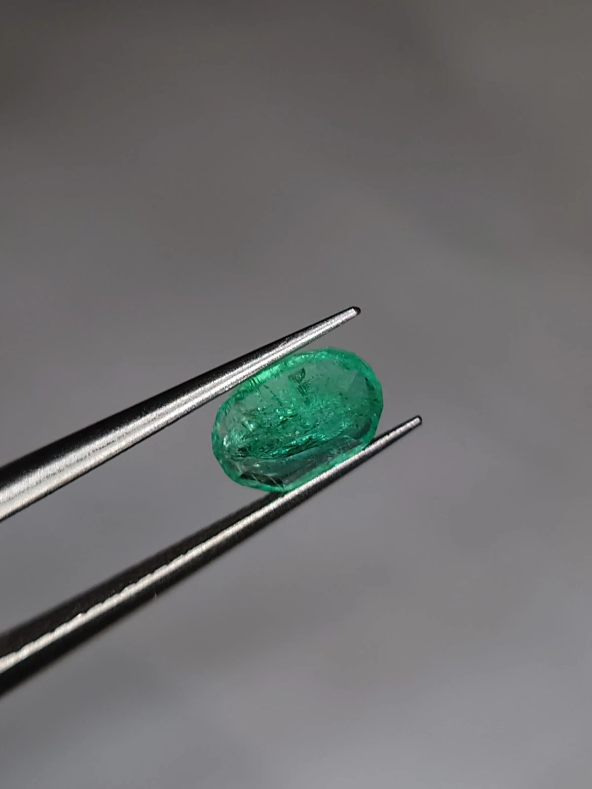 0.82ct Emerald Oval cut Faceted Loose Gemstone From Panjshir Valley Afghanistan — view 2