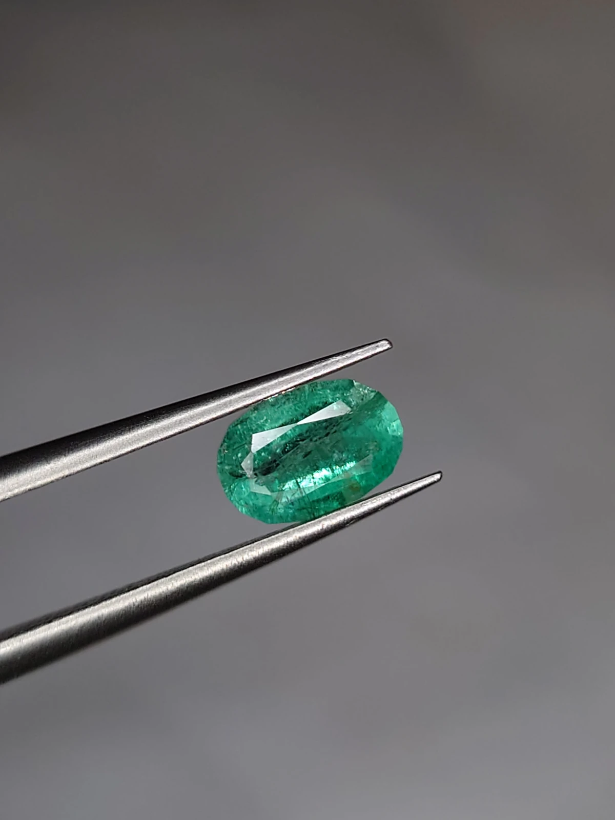 0.82ct Emerald Oval cut Faceted Loose Gemstone From Panjshir Valley Afghanistan — view 3