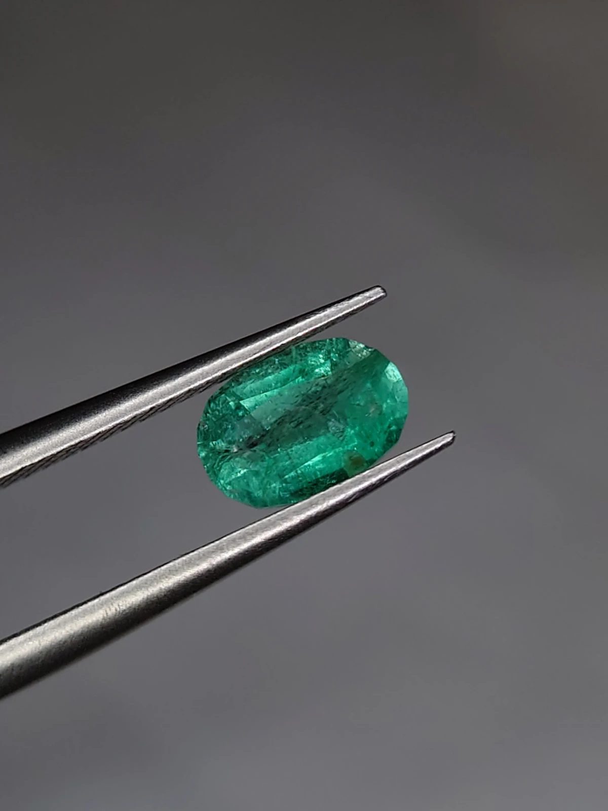 0.82ct Emerald Oval cut Faceted Loose Gemstone From Panjshir Valley Afghanistan — view 5
