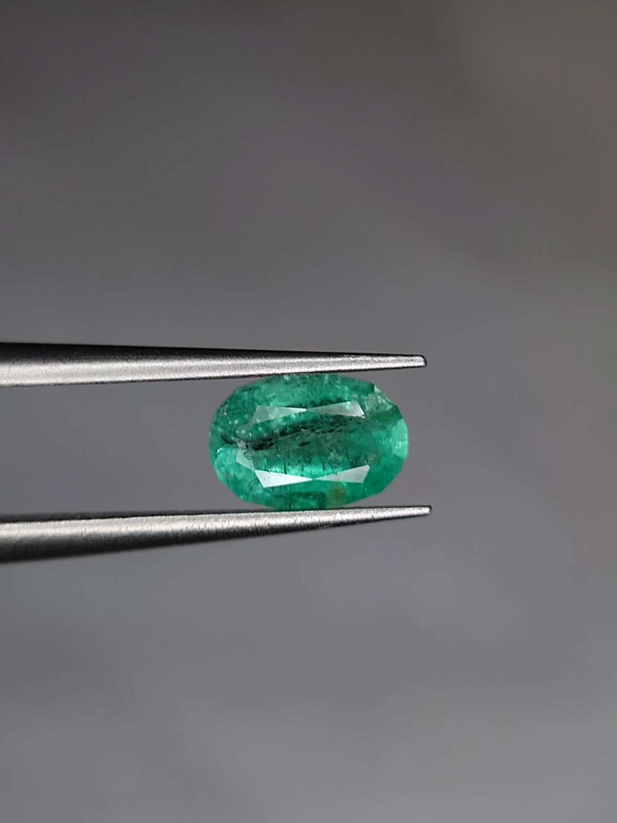 0.82ct Emerald Oval cut Faceted Loose Gemstone From Panjshir Valley Afghanistan — view 4