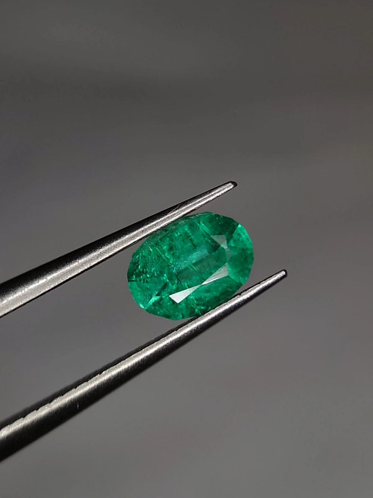 0.71ct Emerald Faceted Loose Gemstone From Panjshir Valley Afghanistan — view 1