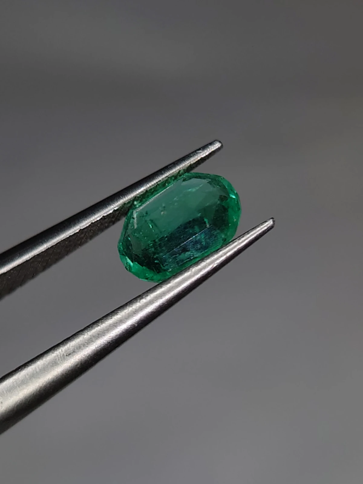 0.71ct Emerald Faceted Loose Gemstone From Panjshir Valley Afghanistan — view 2