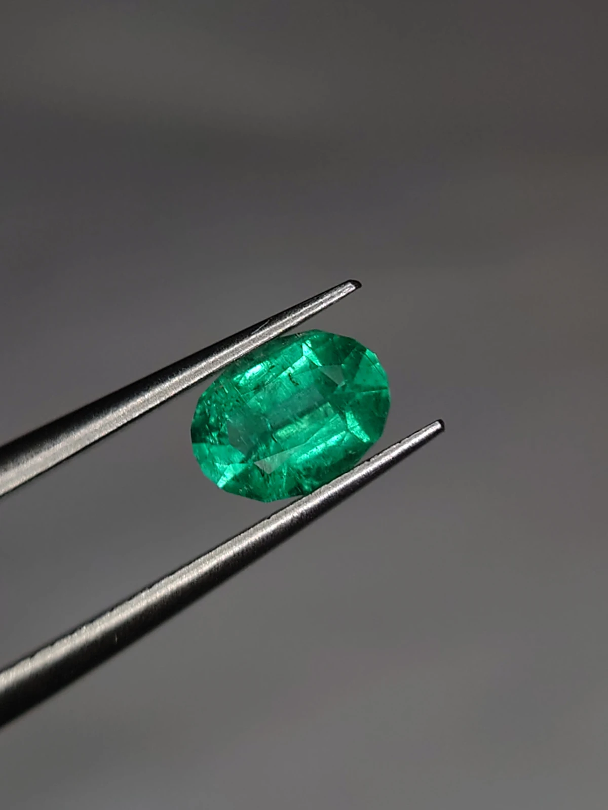 0.71ct Emerald Faceted Loose Gemstone From Panjshir Valley Afghanistan — view 3