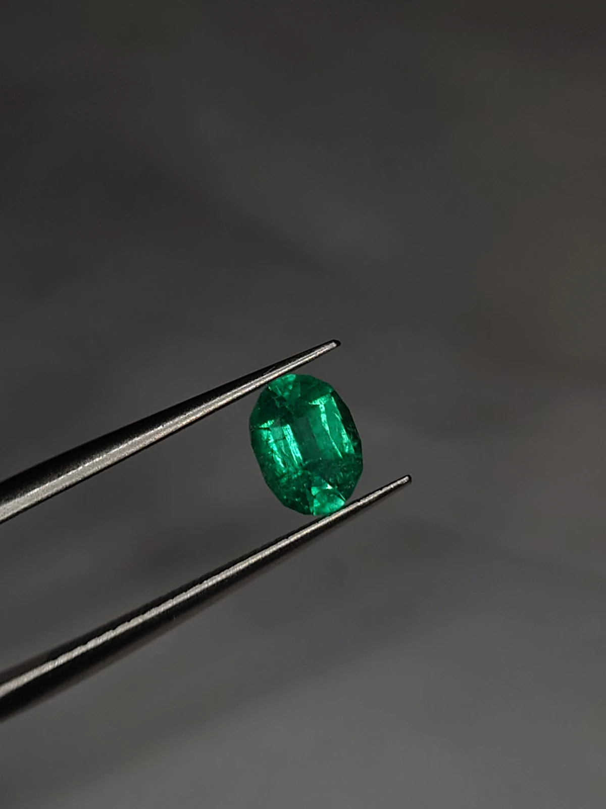 0.71ct Emerald Faceted Loose Gemstone From Panjshir Valley Afghanistan — view 5