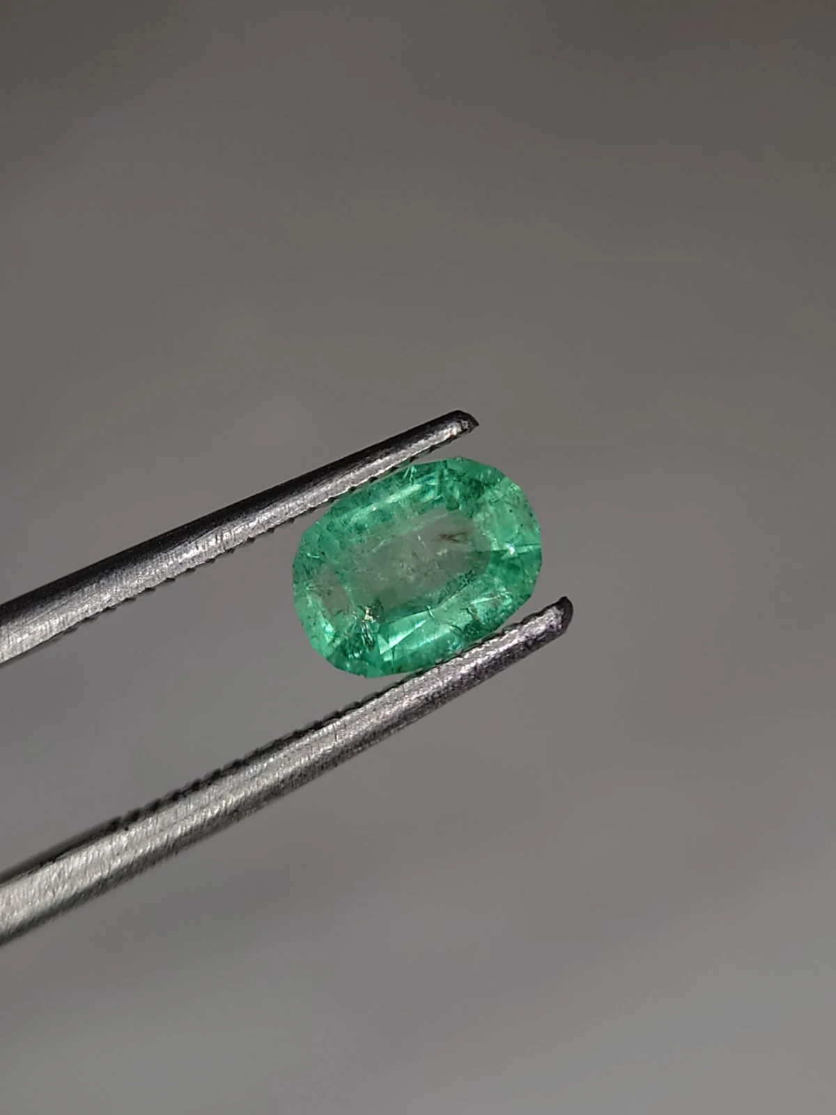 0.93ct Emerald Oval Cut Faceted Loose Gemstone from Pajnshir Valley Afghanistan — view 2