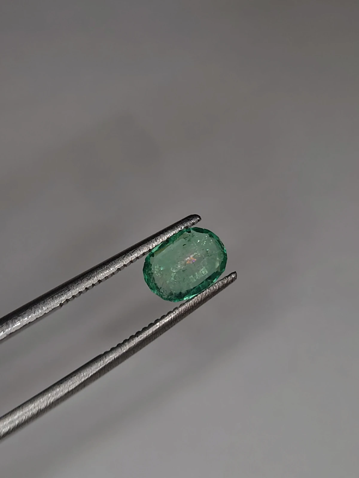 0.93ct Emerald Oval Cut Faceted Loose Gemstone from Pajnshir Valley Afghanistan — view 3