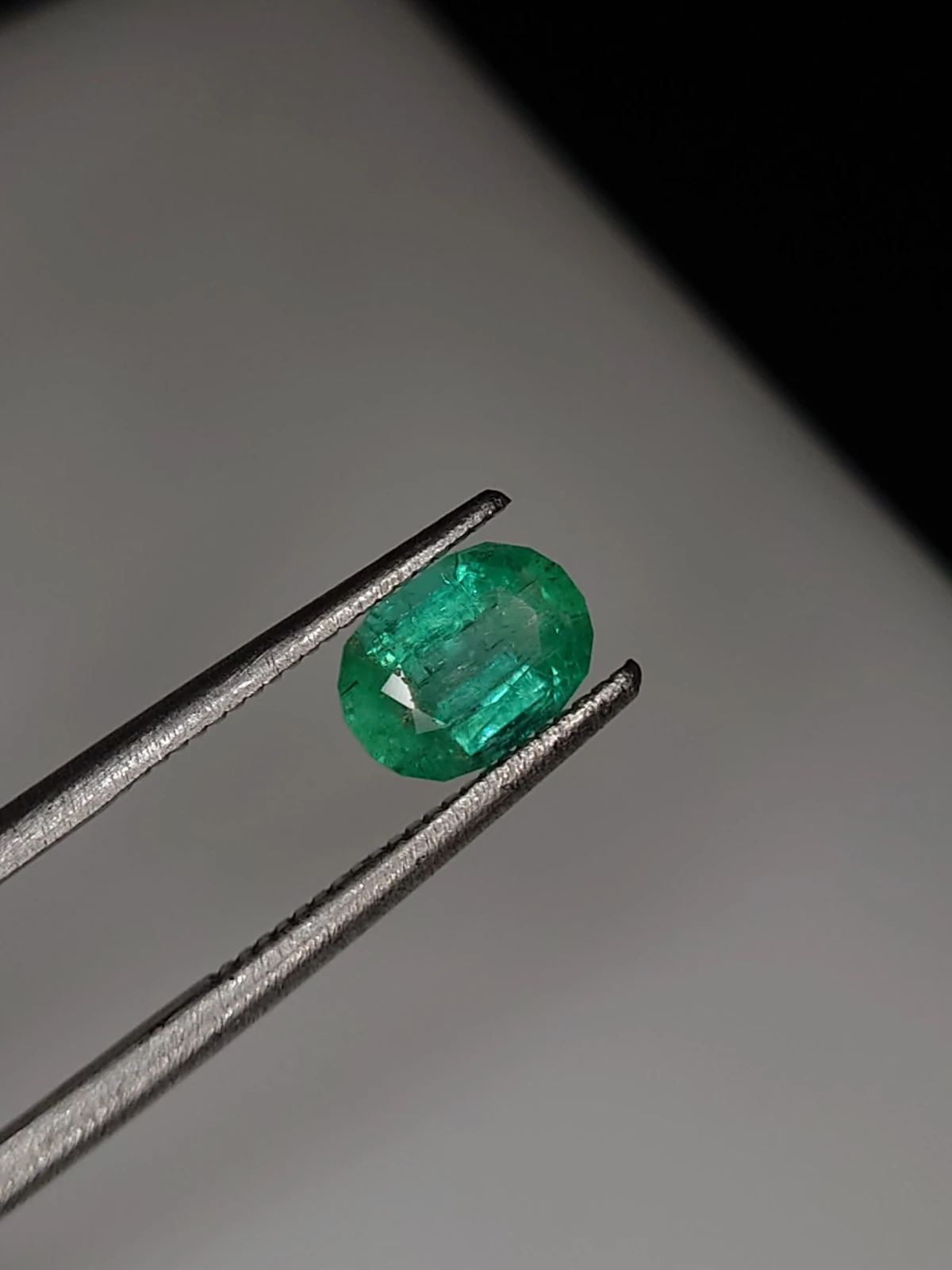 0.91ct Emerald Oval Cut Faceted Loose Gemstone From Panjshir Valley Afghanistan — view 3
