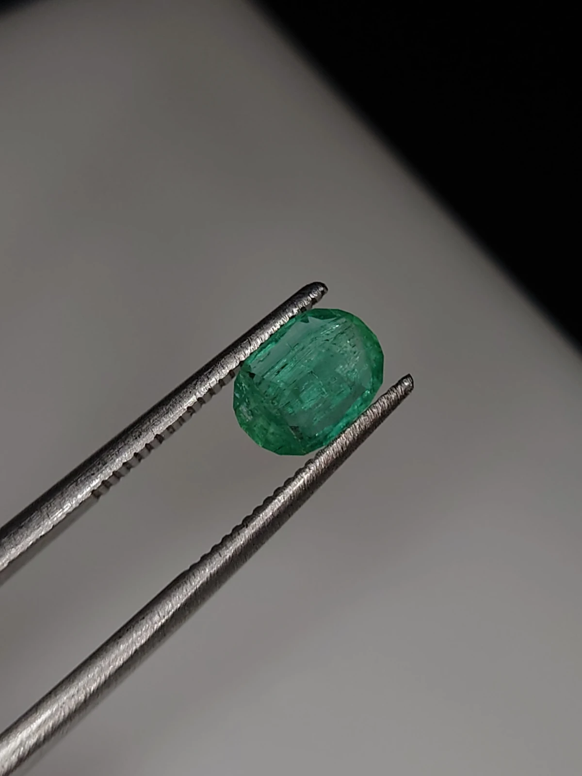 0.91ct Emerald Oval Cut Faceted Loose Gemstone From Panjshir Valley Afghanistan — view 2