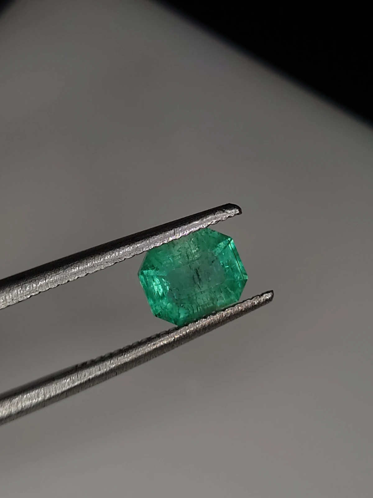 0.83ct Emerald Cushion Cut Faceted Loose Gemstone From Panjshir Valley Afghanistan — view 4