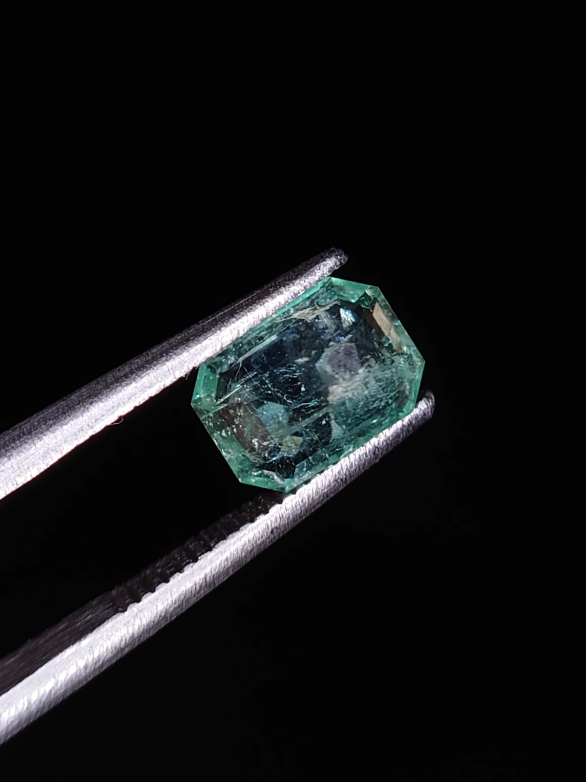 1.27ct Emerald Faceted Loose Gemstone From Panjshir Valley Afghanistan — view 1