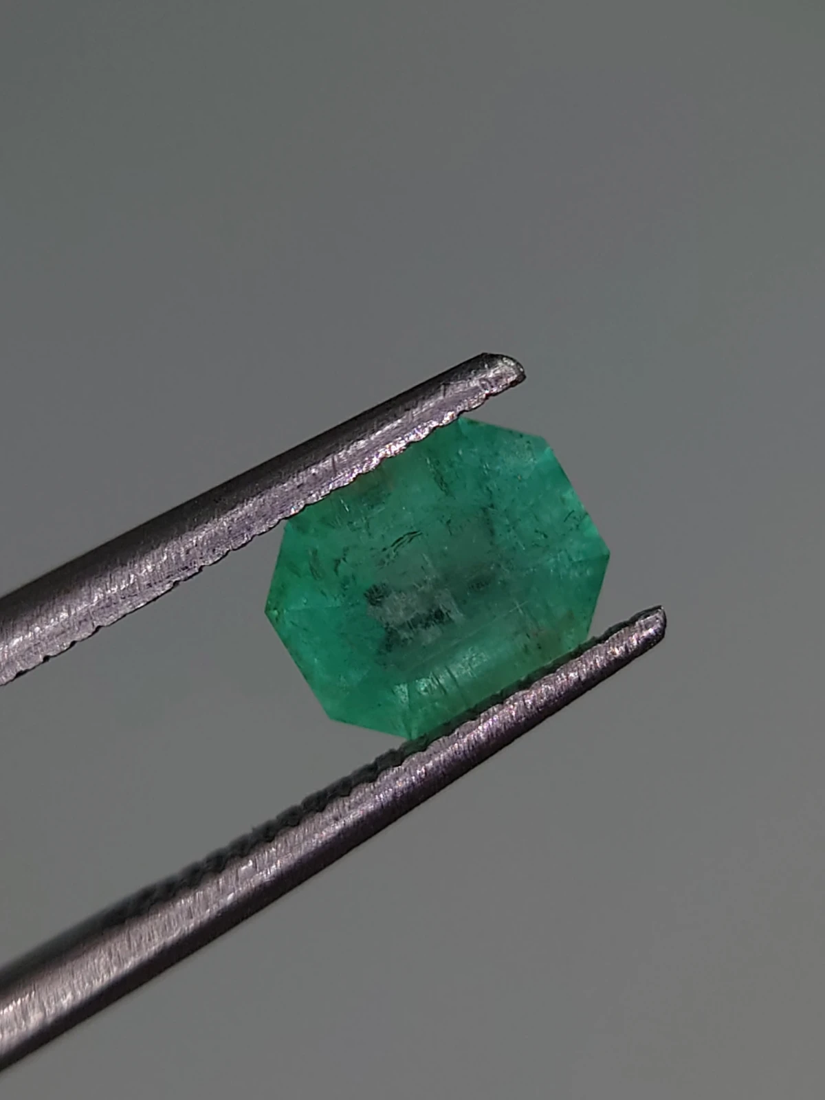 0.97ct Emerald Faceted Loose Gemstone From Panjshir Valley Afghanistan — view 2