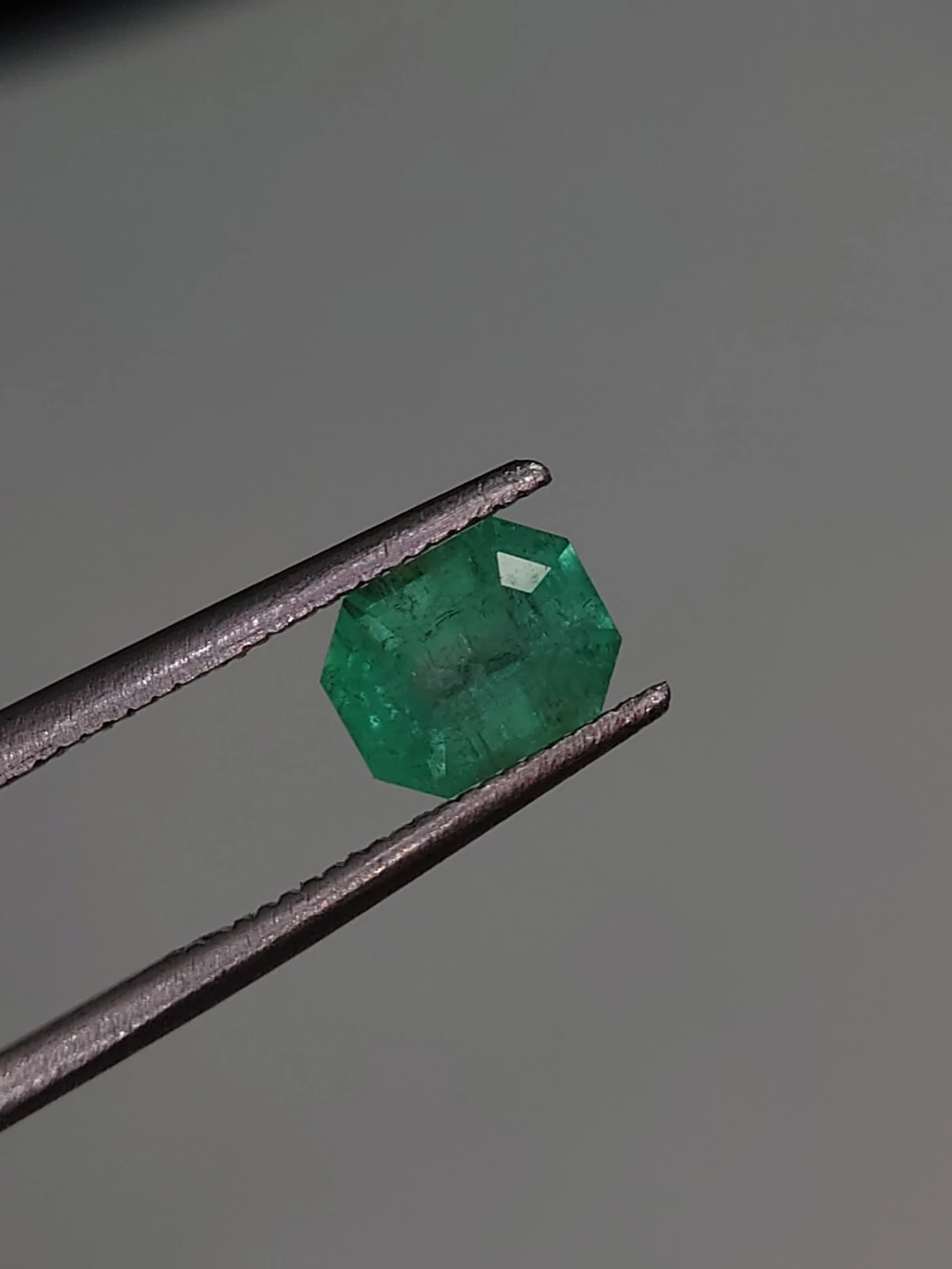0.97ct Emerald Faceted Loose Gemstone From Panjshir Valley Afghanistan — view 3