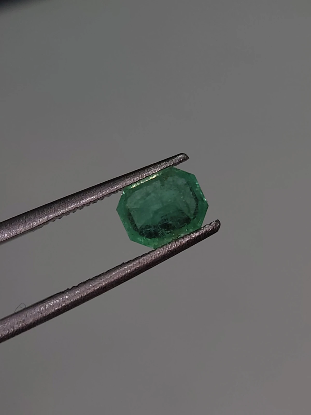 0.97ct Emerald Faceted Loose Gemstone From Panjshir Valley Afghanistan — view 4