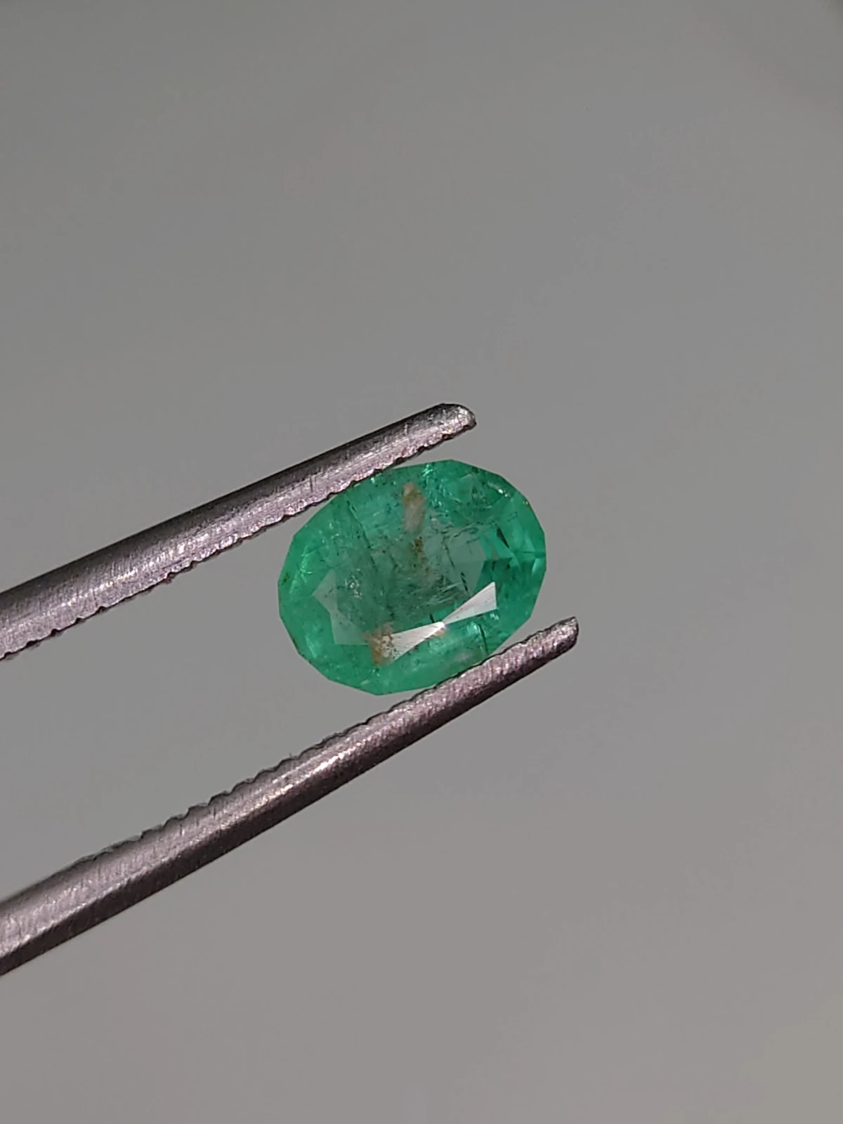 0.79ct Emerald Oval cut Faceted Loose Gemstone From Panjshir Valley Afghanistan — view 1