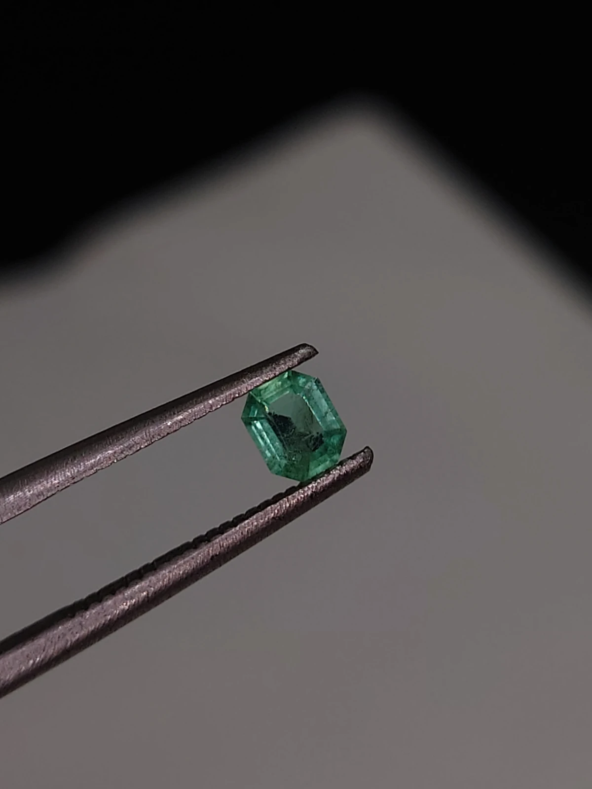 0.20ct Emerald Faceted Loose Gemstone From Panjshir Valley Afghanistan — view 1