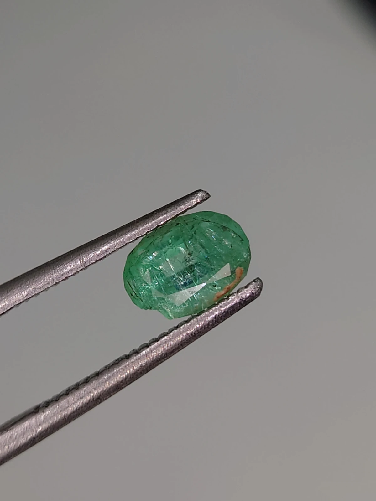 0.79ct Emerald Oval Cut Faceted Loose Gemstone From Panjshir Valley Afghanistan — view 1