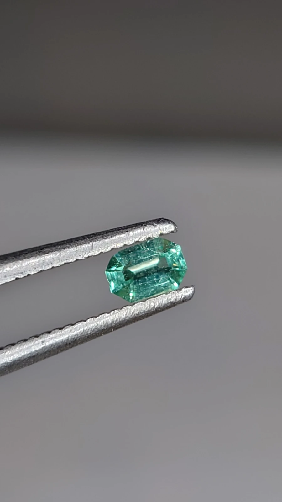 0.12ct Emerald Faceted Loose Gemstone From Panjshir Valley Afghanistan — view 1